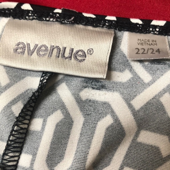 Black and White Geometric Print Beaded Shirt 22/24 - Picture 7 of 7